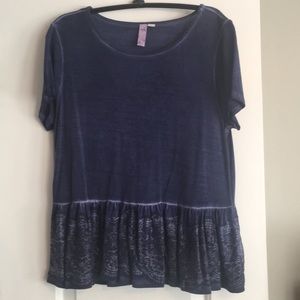 Shirt sleeve blue top with lace detail